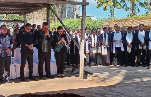 Gubernur Maluku Hadiri Ibadah dan Letakkan Batu Penjuru Pastori Jemaat GPM Imanuel Karang Panjang
