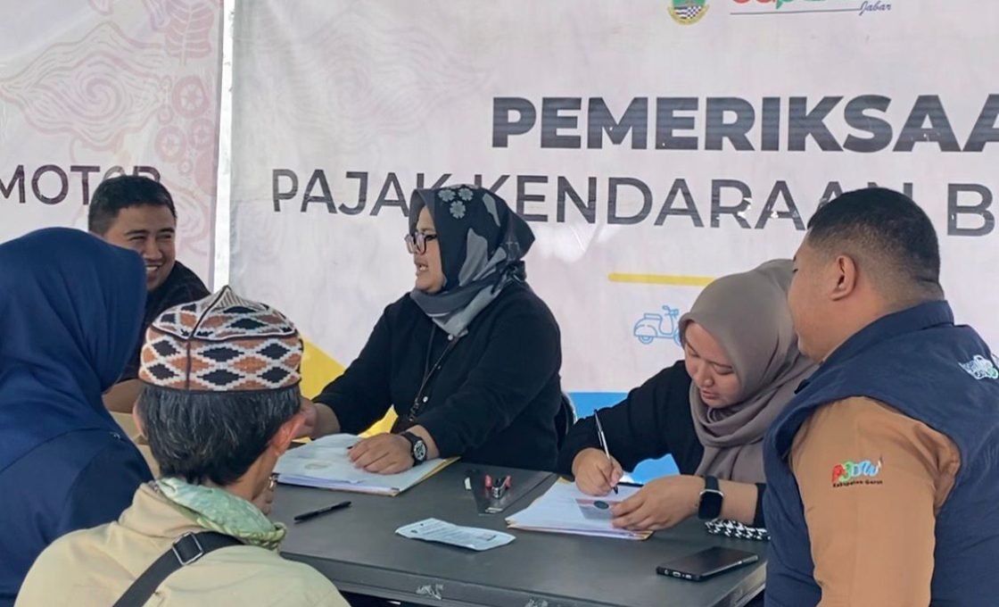 Operasi Gabungan Hari Kedua, Warga Garut Bisa Bayar Pajak Langsung di Lokasi