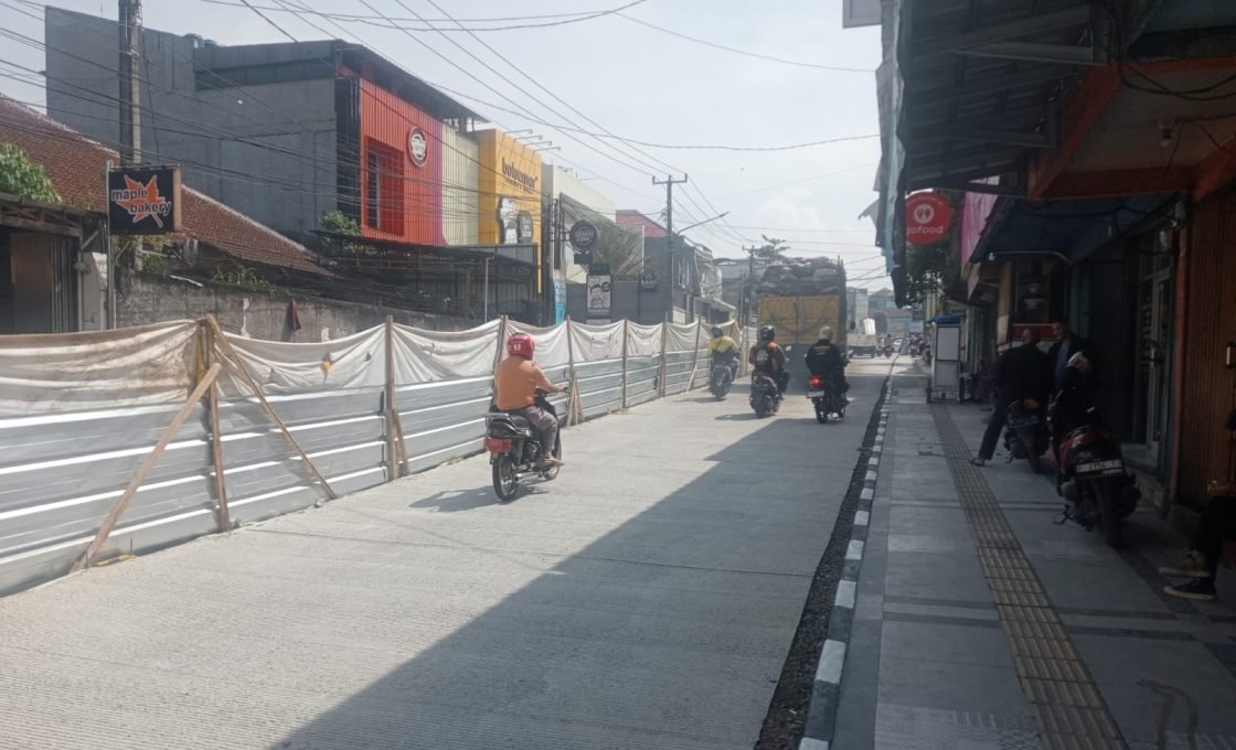 Jalan Gudang Kota Sukabumi Mulai Dibuka, Aktivitas Warga dan Usaha Kembali Normal