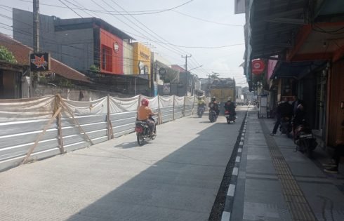 Jalan Gudang Kota Sukabumi Mulai Dibuka, Aktivitas Warga dan Usaha Kembali Normal
