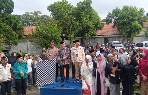 Pemkot Cimahi Lepas 115 Jemaah Haji Kloter 22, Pesan Untuk Jemaah Calon Haji Jaga Nama Baik Daerah