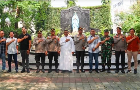 Wujudkan Toleransi dan Ciptakan Rasa Aman Kapolres Depok Sambangi Gereja pada Hari Kenaikan Yesus Kristus