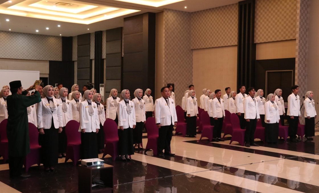 Uniga Cetak 41 Apoteker Baru