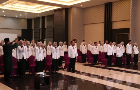 Uniga Cetak 41 Apoteker Baru