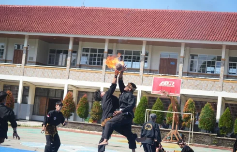 Ponpes Dzikir Al-Fath Tampilkan Warisan Budaya Tak Benda di SMAN 1 Sukabumi