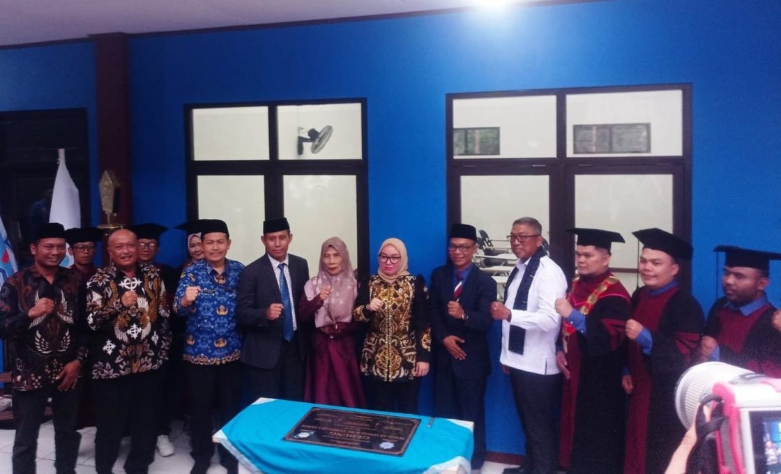 Suasana Haru dan Bangga Mewarnai Wisuda STIT Lakbok Kabupaten Ciamis Yang Dihadiri Wakil Menteri Koperasi