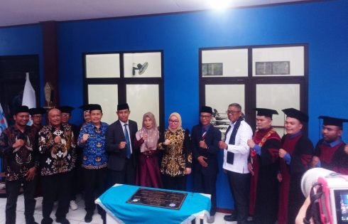 Suasana Haru dan Bangga Mewarnai Wisuda STIT Lakbok Kabupaten Ciamis Yang Dihadiri Wakil Menteri Koperasi