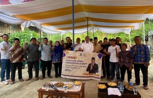 Warga Soroti Infrastruktur dan TPT Dalam Reses Iman Alirahman di Kelurahan Sukanegla Garut