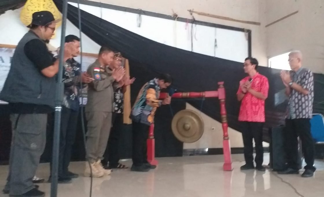 Kadisbudpora Dian Budiana Apresiasi Pameran Komunitas  Seni Lukis Galuh
