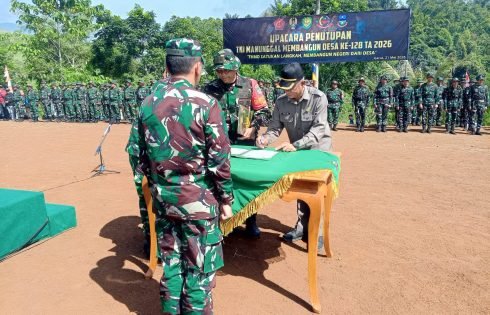 Penutupan TMMD ke-128 di Desa Mekarmulya Kecamatan Malangbong Kabupaten Garut
