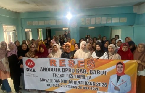 Reses Eneng Kustini Warga Cikampil Curhat Soal Rutilahu, BPJS Mati hingga Jalan Rusak