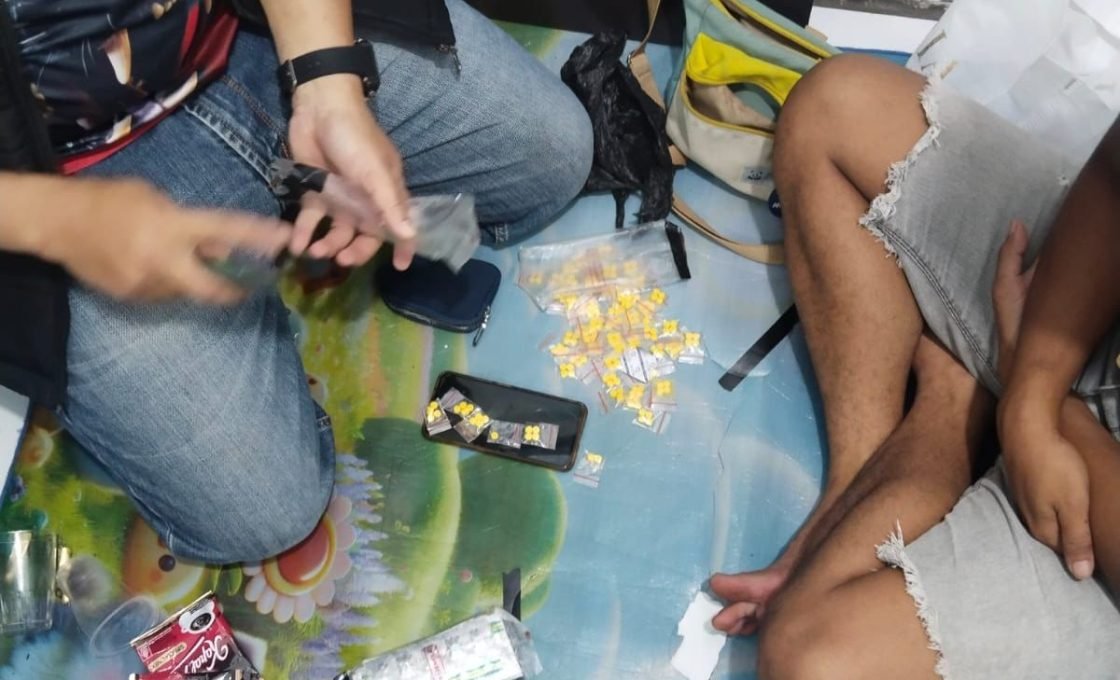 Polisi Gerebek Pengedar Tramadol di Garut, Ratusan Butir Obat Terlarang Diamankan