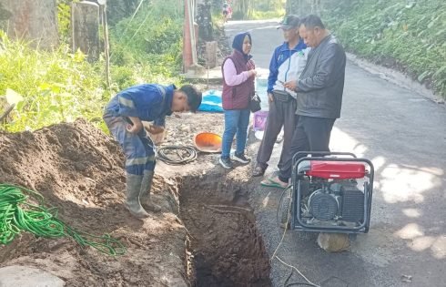 Pipa PDAM Bocor, Distribusi Air Warga Terganggu, Petugas Perumda PDAM TBW Sigap Lakukan Penanganan