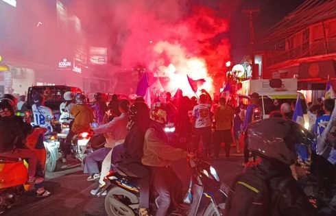 Lautan Bobotoh Birukan Cimahi, Polisi Turun Tangan Urai Kemacetan di Jalan Amir Machmud