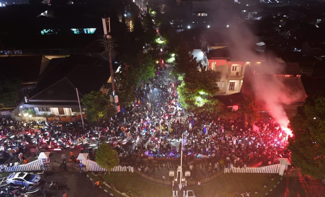 Euforia Juara Persib Pecah di Sukabumi, Jalanan Dipenuhi Konvoi Bobotoh