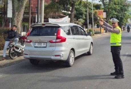 Satlantas Polres Garut Berlakukan Rekayasa Arus, Antisipasi Lonjakan Kendaraan Libur Panjang