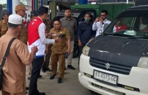Disperindakop  Bersama Satpol PP Lakukan Pengawasan BBM di Sejumlah SPBU