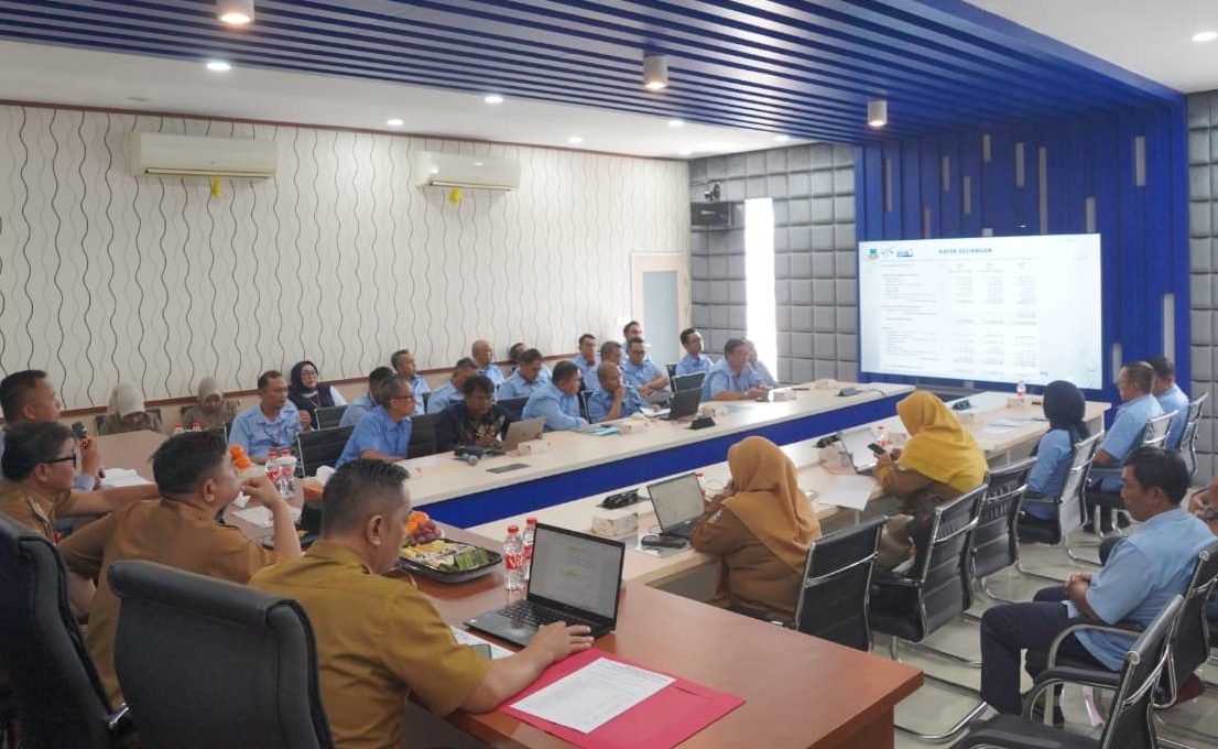 Pimpin Rapat KPM Perumda Tirta Intan, Bupati Garut Dorong Ekspansi Sambungan Rumah
