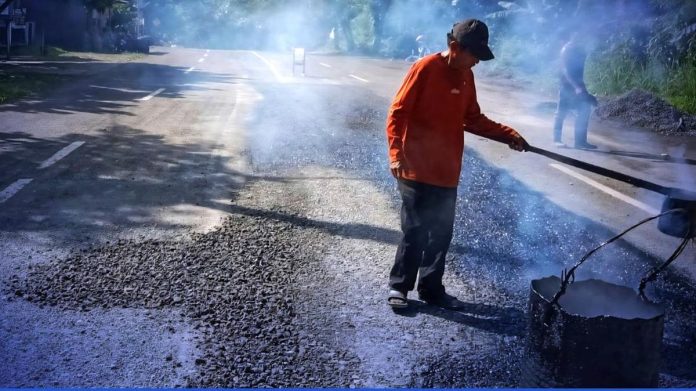 proses-perbaikan-jalan-oleh-dinas-pu-kabupaten-sukabumi-1762927593289_169