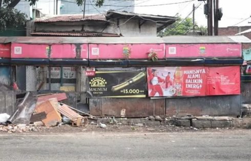 Satpol PP Jabar Bongkar PKL Cicadas, Trotoar Dikembalikan Untuk Pejalan Kaki