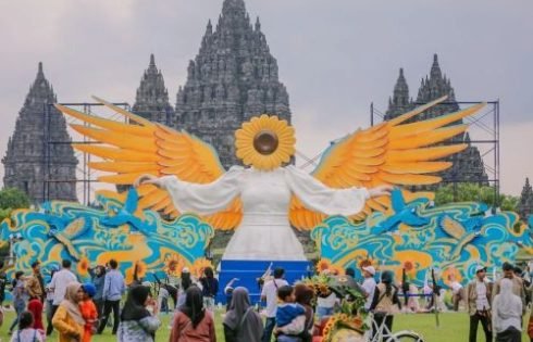 Sunflower Angel Pikat Ribuan Wisatawan di Prambanan, Simbol Cinta dan Transformasi Diri