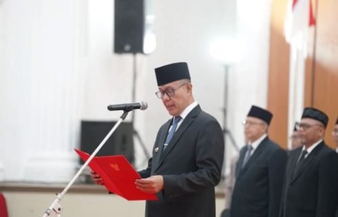 Walikota Sukabumi Melantik Puluhan Kepala SD dan SMP