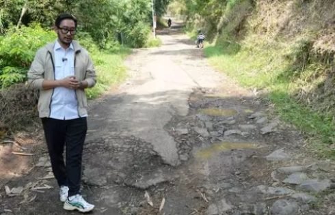Pemkab Bandung Barat Percepat Perbaikan Jalan di Wilayah Selatan
