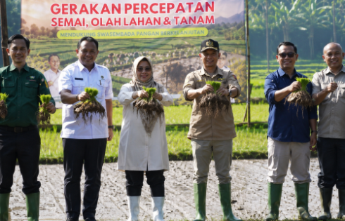 Sukabumi Didorong Jadi Lumbung Padi Nasional, Kementan Salurkan Benih dan Alsintan