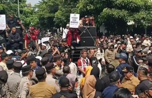 Demo 2626 Guncang Balai Kota Sukabumi, Massa Desak Pemakzulan Ayep Zaki