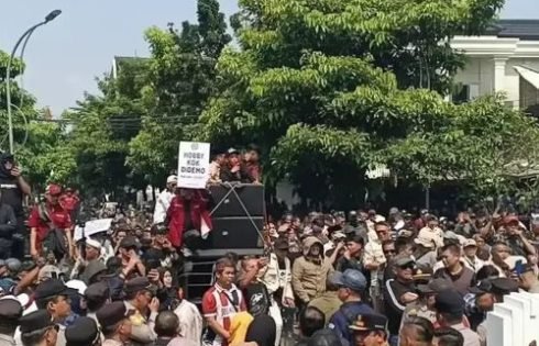Ratusan Massa Aksi 2626 Kepung Balaikota Sukabumi, Tagih Janji Politik Wali Kota