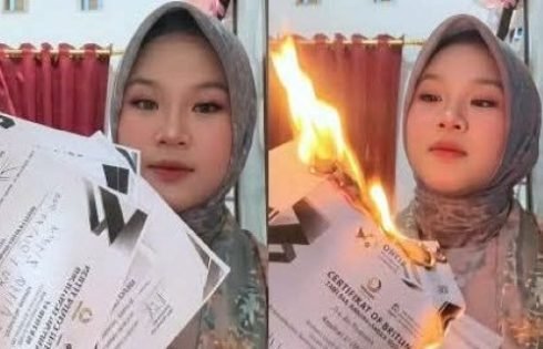 Viral ! Siswi Bakar Belasan Sertifikat Prestasi, Luapkan Kekecewaan Terhadap Jalur Prestasi