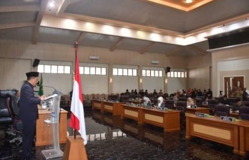 Wabup Sukabumi Sampaikan Jawaban Bupati atas Pandangan Fraksi DPRD terhadap Raperda Pertanggungjawaban APBD 2025