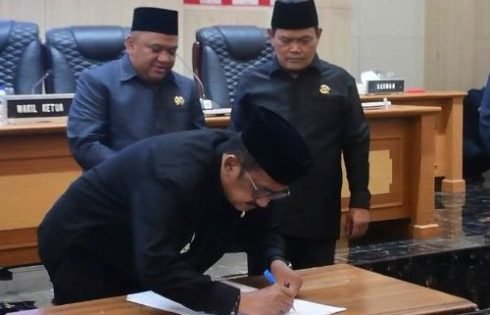 Bupati Sukabumi Hadiri Paripurna DPRD, Raperda Pertanggungjawaban APBD 2025 Disetujui Bersama