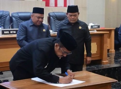 Bupati Sukabumi Hadiri Paripurna DPRD, Raperda Pertanggungjawaban APBD 2025 Disetujui Bersama