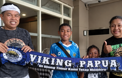 Bertemu Viking Cilik dari Papua, Dedi Mulyadi Tawarkan Kesempatan Gabung Akademi Persib