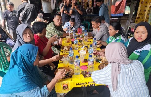 Kapolres dan Dandim Depok “Jaga Depok On The Spot” di Pasar Agung, Serap Aspirasi Warga Sambil Bagi Sembako