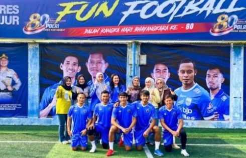 Persib Stars Taklukkan Tim Polres Cianjur 9-7, Ribuan Bobotoh Meriahkan Fun Football Hari Bhayangkara ke-80