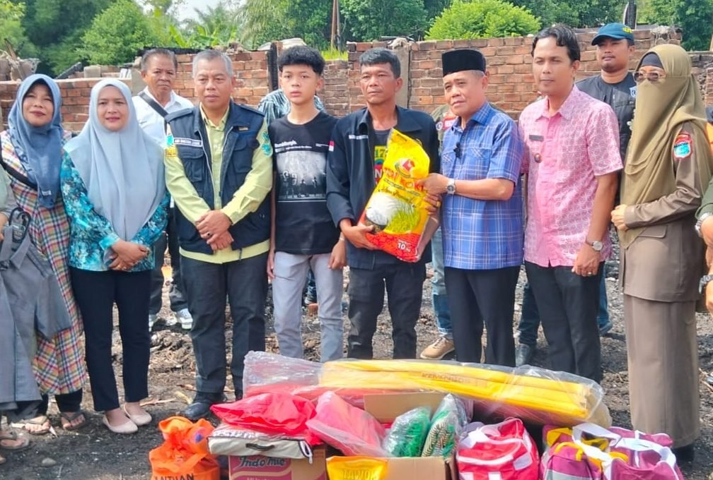 Ketua PWI Ogan Ilir Tinjau Rumah Wartawan yang Terbakar di Pulau Semambu