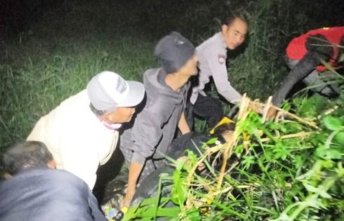 Diduga Hendak Akhiri Hidup, Perempuan Misterius Lompat dari Jembatan Sasak Beusi Garut