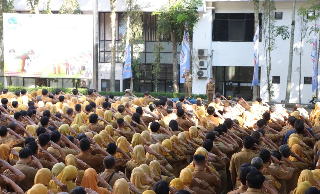 Pemkot Cimahi Serahkan Santunan Kematian Untuk Petugas Kebersihan