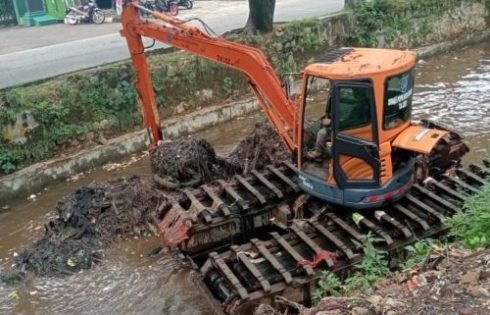 Manfaatkan Musim Kemarau, DPUPR Depok Normalisasi 8 Titik Kali dan Situ, Cegah Banjir Sejak Hulu