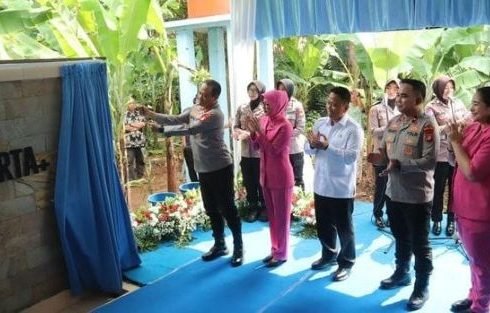 Polda Metro Jaya Resmikan Fasilitas Air Bersih Bagi 815 Warga Bojongsari Pada Peringatan HUT Bhayangkara ke – 80