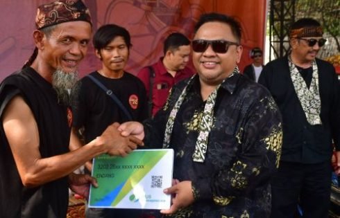 Ketua DPRD Sukabumi Apresiasi Pelestarian Tradisi pada Syukuran Nelayan ke-60 Ujunggenteng