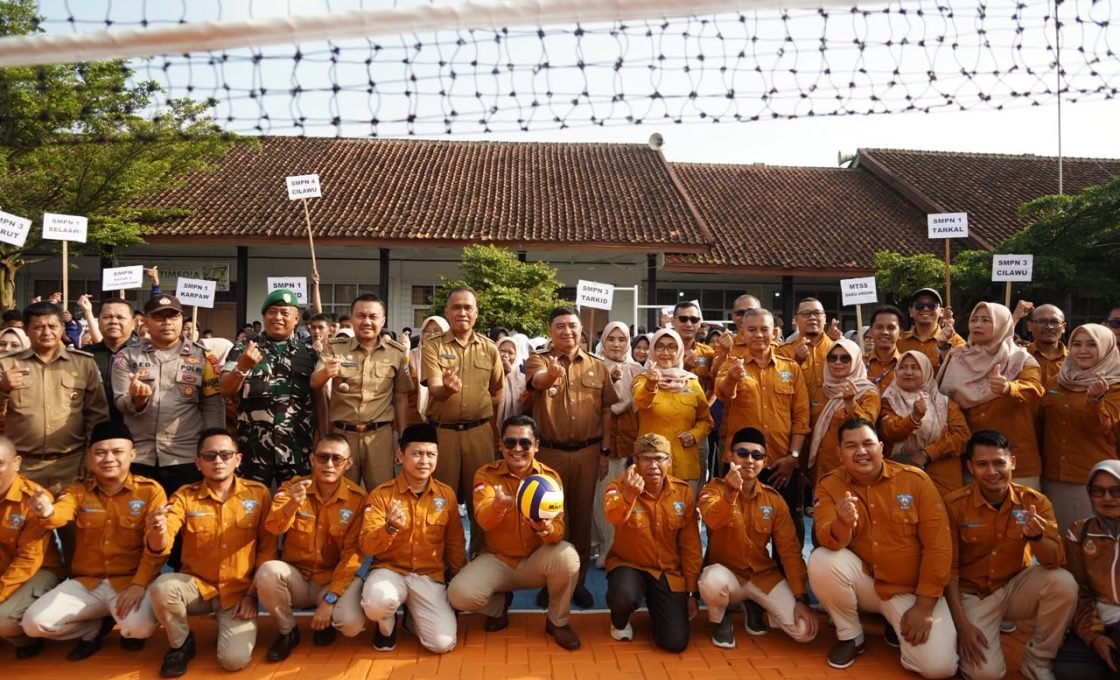 Bupati Garut Buka Invitasi Bola Voli ke – 8 SMKN 10 Garut, Dorong Pembinaan Atlet Muda