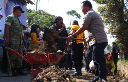 Camat Bayongbong Hadiri Aksi Lingkungan dan Sosialisasi Masyarakat Peduli Api