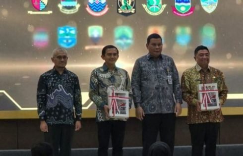 Ketua DPRD Garut Dampingi Bupati Terima LHP BPK atas LKPD 2025