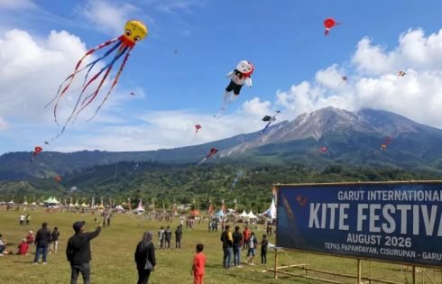 Garut International Kite Festival 2026 di Kaki Gunung Papandayan, Akan Diikuti Oleh 13 Negara