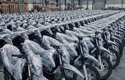 Mangkrak Berbulan – Bulan, Ribuan Motor Listrik MBG Jadi Barang Bukti Kasus Korupsi