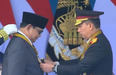 Presiden Prabowo Terima Medali Kehormatan Polri Pada Hari Bhayangkara Ke – 80