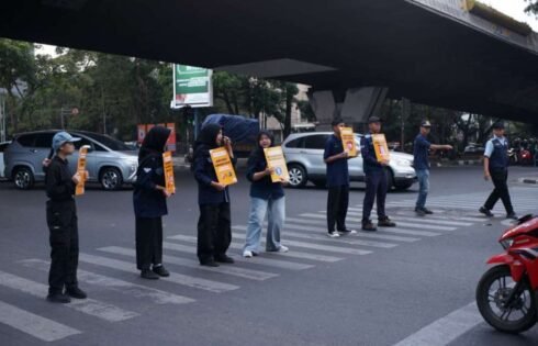 Simpang Cikapayang Rawan Kecelakaan, Komunitas dan Pemkot Bandung Turun Langsung Edukasi Pengendara